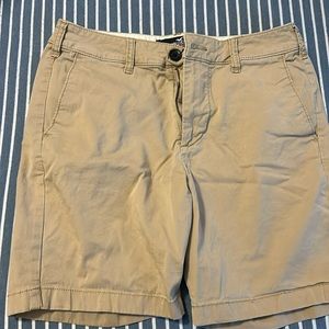 Hollister flat front 7” khaki short